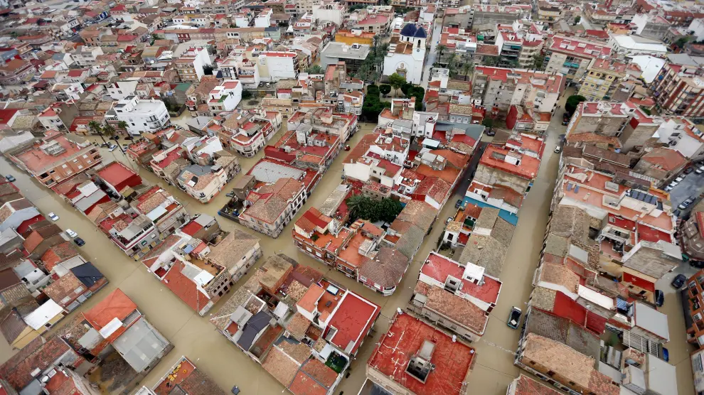 Imagen aérea de la ciudad de Dolores (Alicante) inundada a causa del desbordamiento del río Segura por la Gota Fría