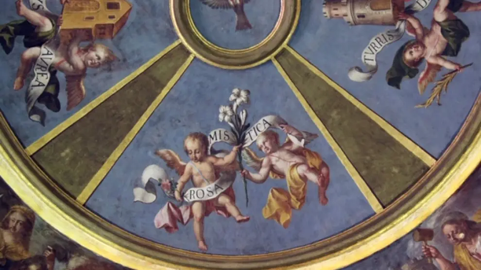 El camarín de la Virgen se pintó en 1790 a expensas de la Cofradía.