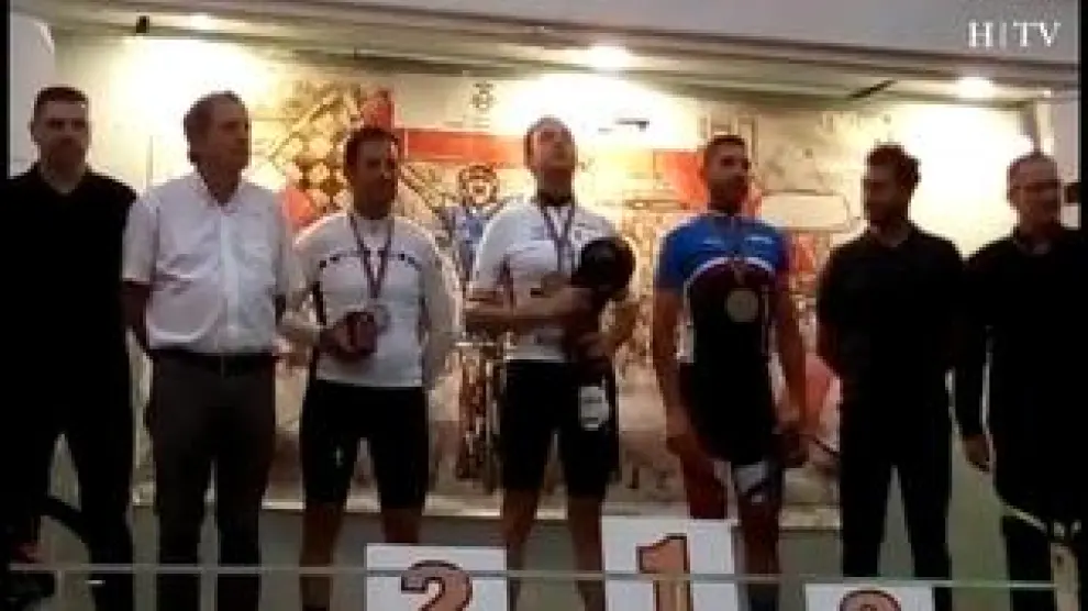 El subinspector de Policía oscense Míchel Pascual se ha hecho con un oro y una plata en el Mundial de Ciclismo para Policías.