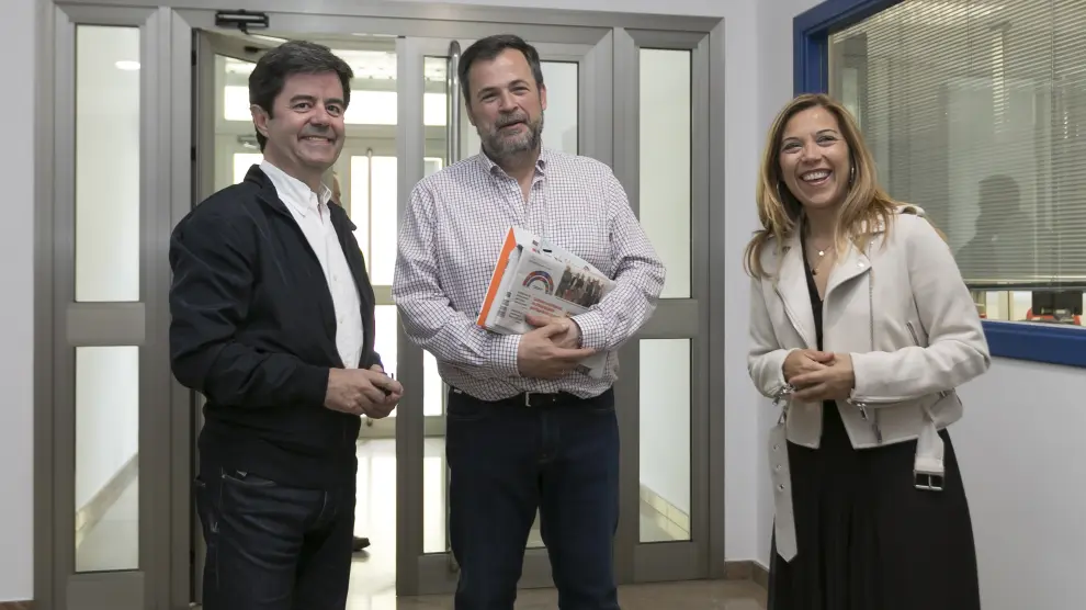 Luis Felipe, José Luis Cadena y Ana Alós (de izquierda a derecha) al día siguiente de las elecciones municipales.