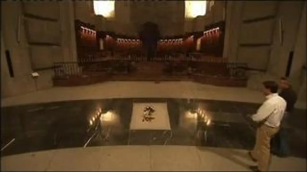 Rechaza la pretensión de la familia del dictador de enterrarlo en la catedral de la Almudena