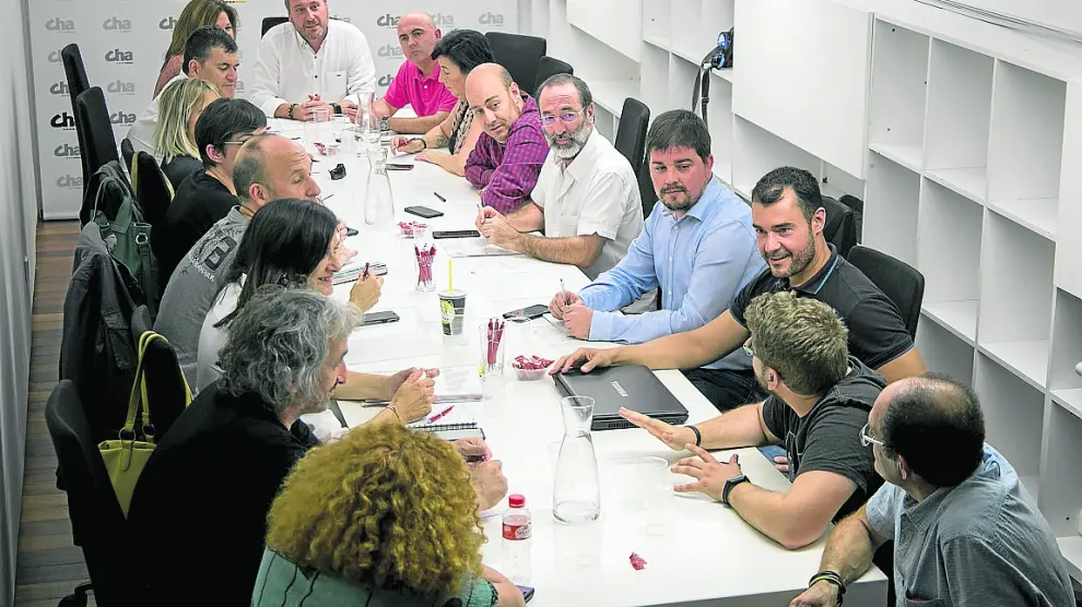 Soro (en el centro), durante el Consello Nazional de CHA celebrado en Zaragoza