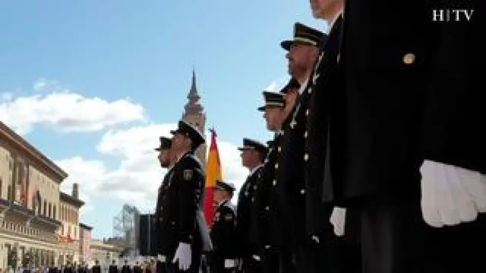 Este miércoles se ha celebrado en la plaza del Pilar de la capital aragonesa la festividad de los Santos Ángeles Custodios, patronos de la Policía Nacional.