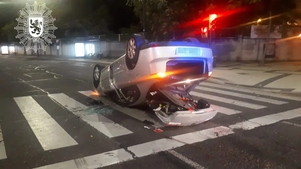 Un coche vuelca en Césareo Alierta tras una pérdida de control del conductor