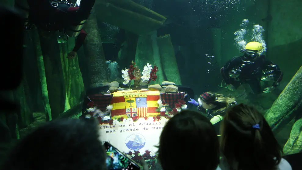 Ofrenda subacuática en el Acuario de Zaragoza