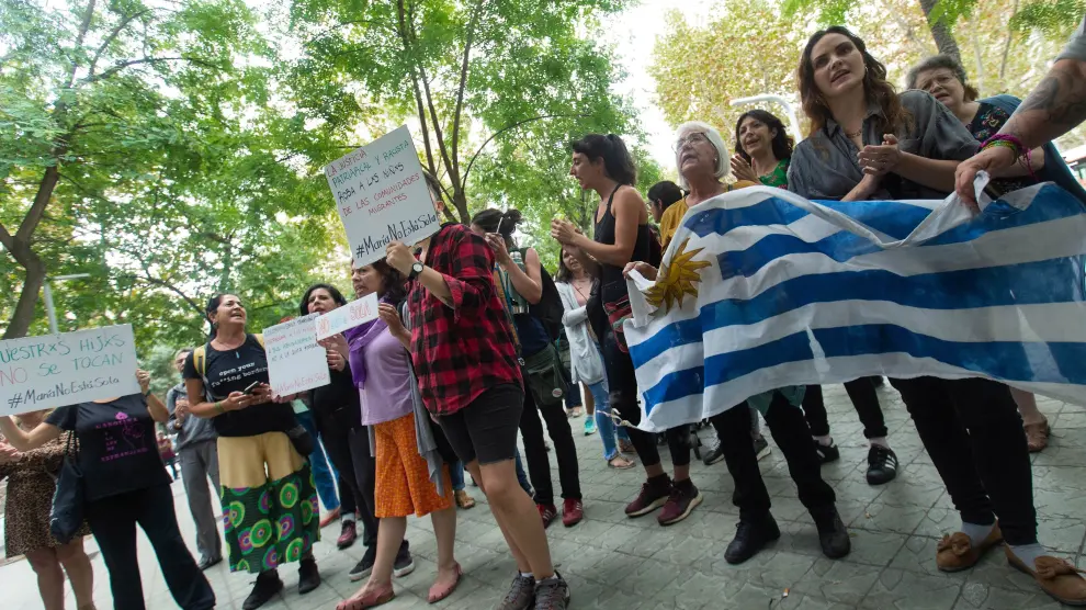 Se ha organizado una concentración frente al consulado de Uruguay.