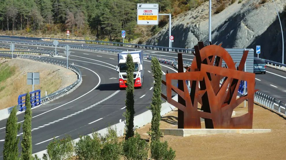 Fomento ha abierto este mediodía el último tramo de autovía de Monrepós a su paso por Arguis.