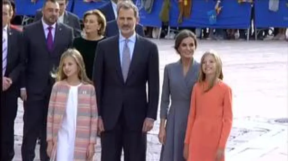 Los Reyes y sus hijas acuden juntos por primera vez a los actos de bienvenida de los Premios Princesa de Asturias