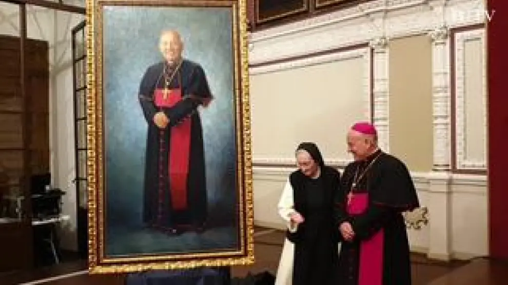 El Alma Mater Museum ha celebrado este jueves la reapertura de su Salón del Trono en un acto en el que también se ha presentado el retrato del arzobispo Vicente Jiménez Zamora, realizado por sor Isabel Guerra