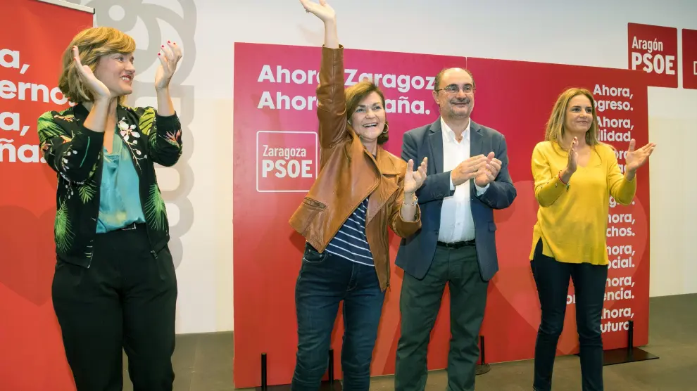 Carmen Calvo (2i), junto a Javier Lambán (2d), Susana Sumelzo (d) y Pilar Alegría (i)