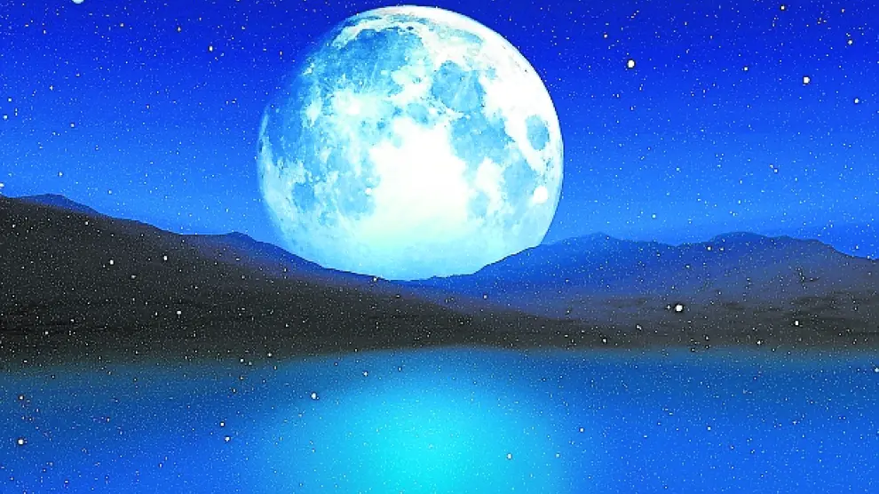 La luna sobre el horizonte