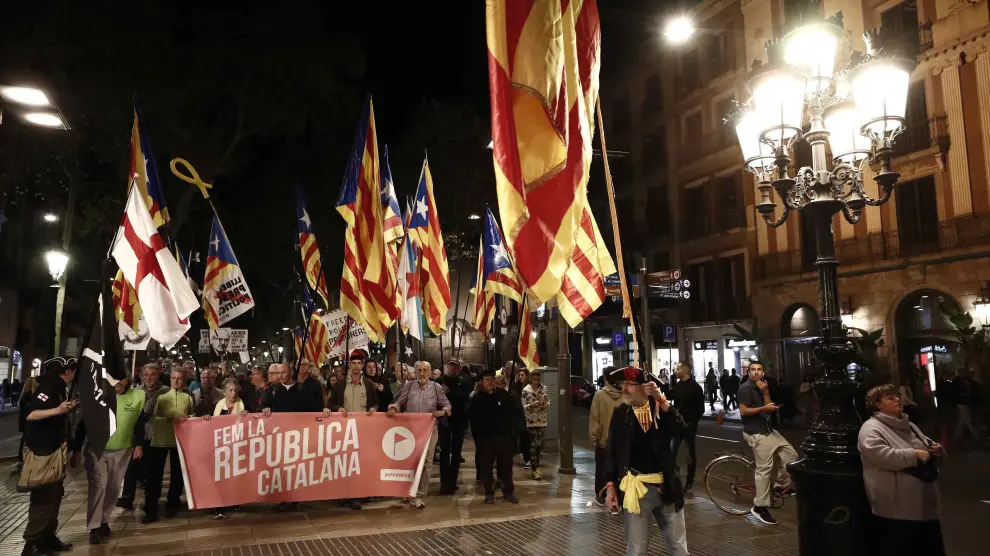 Manifestación contra la sentencia del 'procés' por el casco viejo de Barcelona.