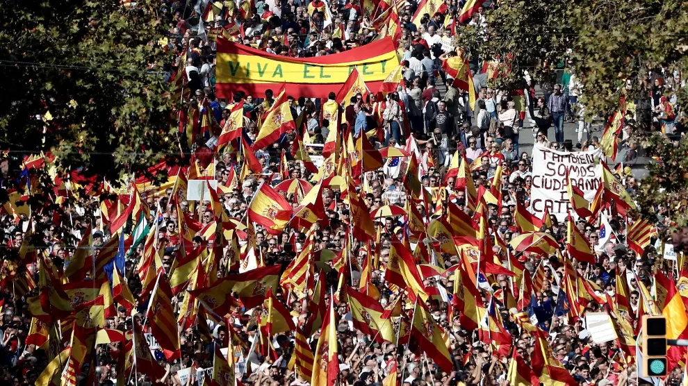 Supporters of Spanish unity attend a demonstration to call for co-existence in Catalonia and an end to separatism, in Barcelona, Spain, October 27, 2019. REUTERS/Sergio Perez [[[REUTERS VOCENTO]]] SPAIN-POLITICS/CATALONIA-PROTEST-UNITY