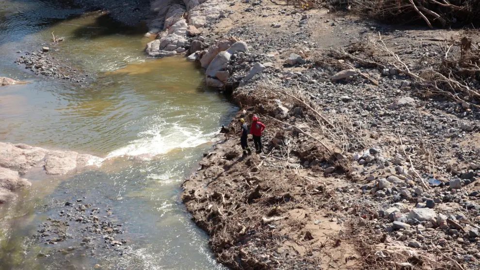 Los equipos de rescate intensifican las tareas de búsqueda en el río Francolí de Tarrragona.