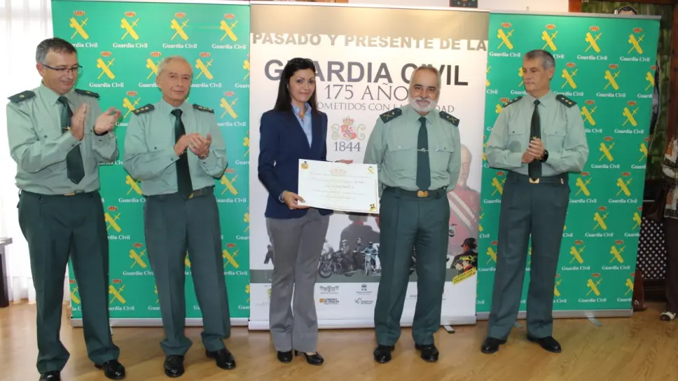 Entrega de recaudaciones obtenidas durante los actos solidarios celebrados durante la conmemoración del 175 aniversario de la Fundación de la Guardia Civil en Zaragoza