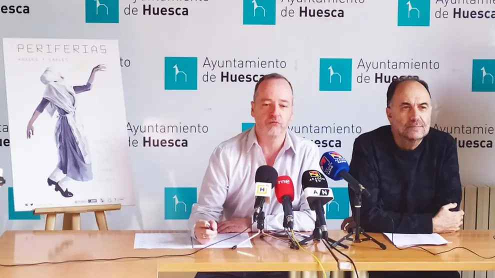 El concejal Ramón Lasaosa (i) y el director de Periferias, Luis Lles, han presentado el balance del festival.