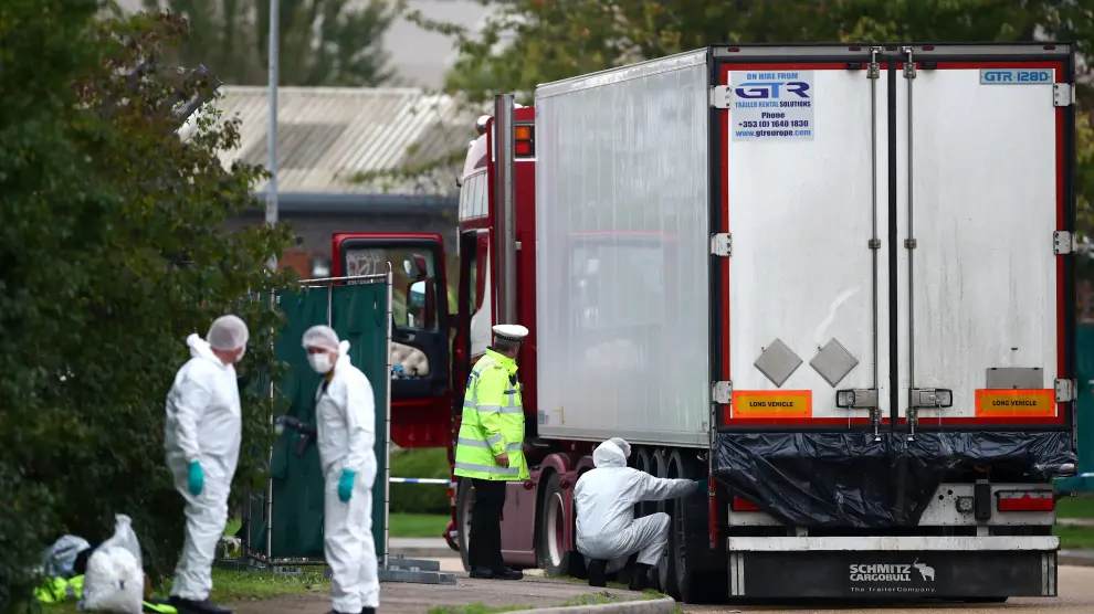 Police are seen at the scene where bodies were discovered in a lorry container, in Grays, Essex, Britain October 23, 2019. REUTERS/Hannah McKay [[[REUTERS VOCENTO]]] BRITAIN-BODIES/