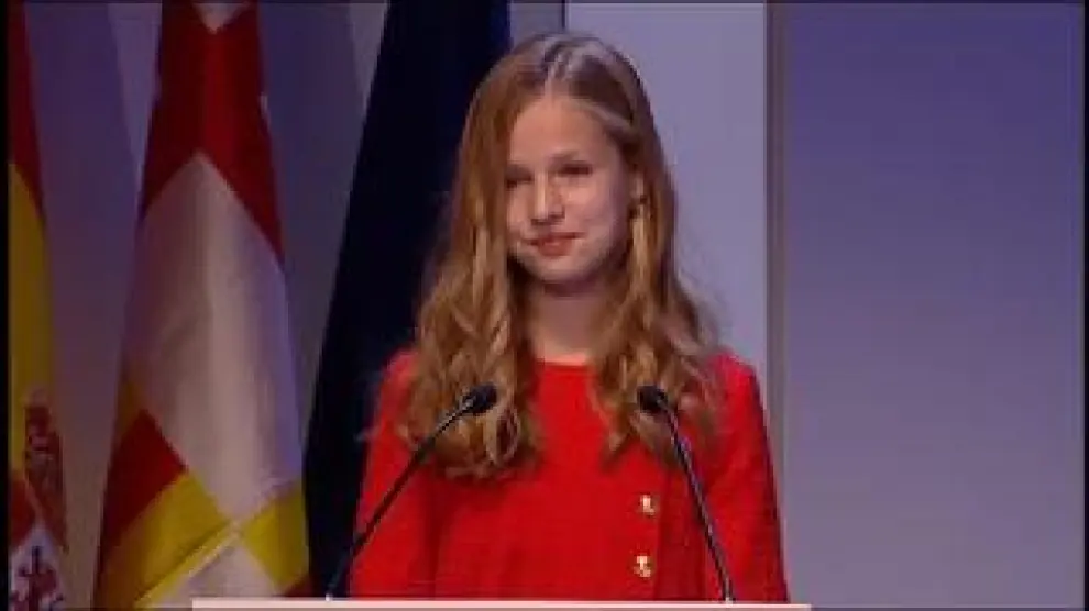 La infanta Leonor pone en pie al auditorio con un discurso lleno de guiños a la cultura catalana