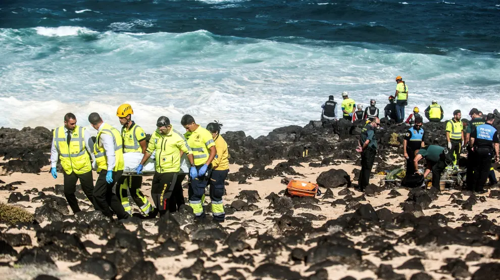 Cinco muertos en el vuelco de una patera en Lanzarote.