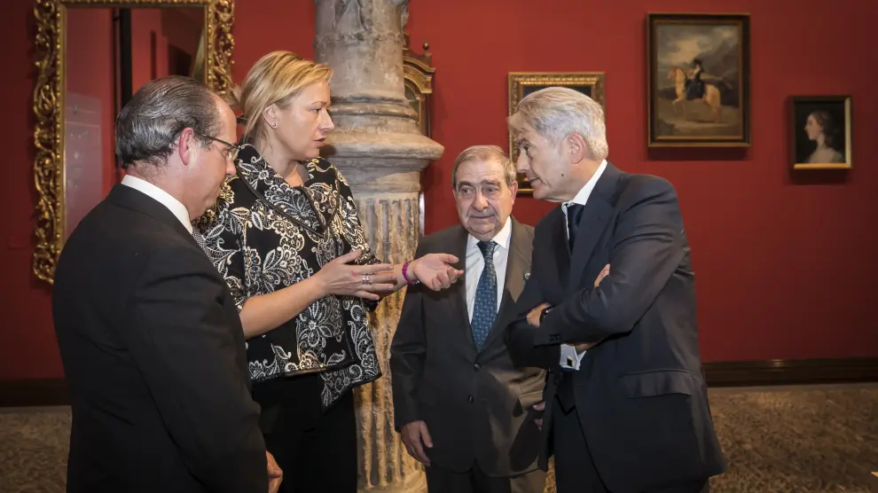La consejera de Economía, Marta Gastón, con Javier Nieto, Antonio Envid y Valentín Pich.
