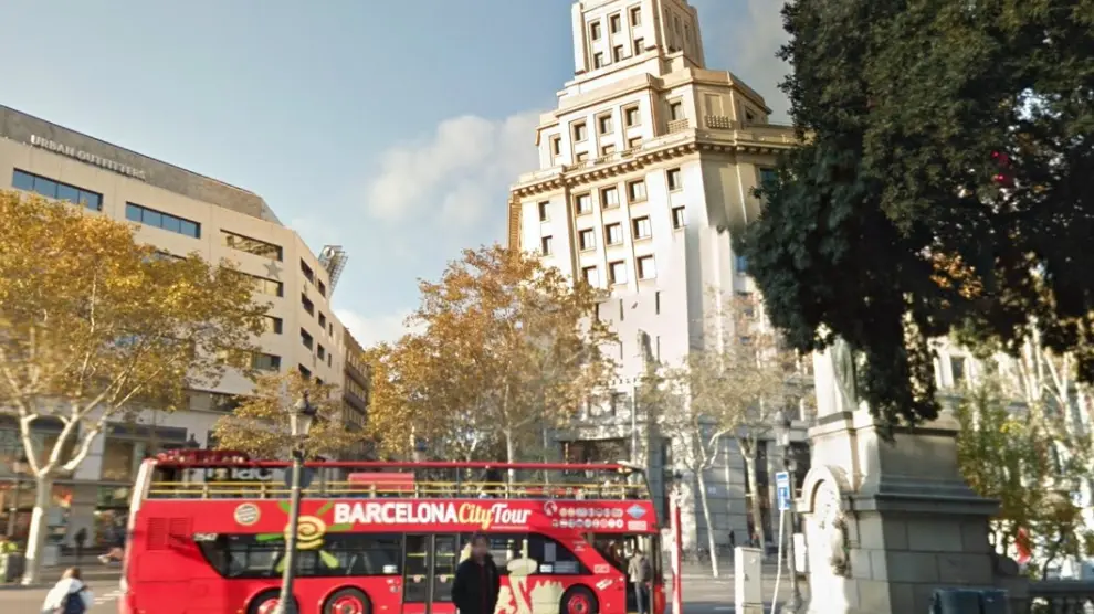 Telefónica vende su edificio histórico de la plaza de Cataluña de Barcelona.