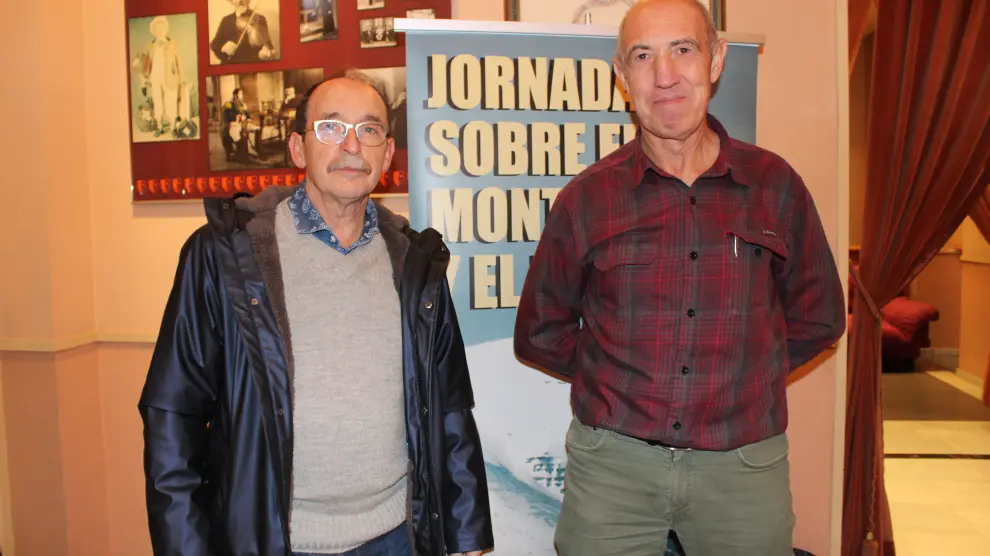 A la izquierda el secretario del Centro Excursionista Moncayo, José Luis San Vicente, y a la derecha el escalador Juanjo San Sebastián