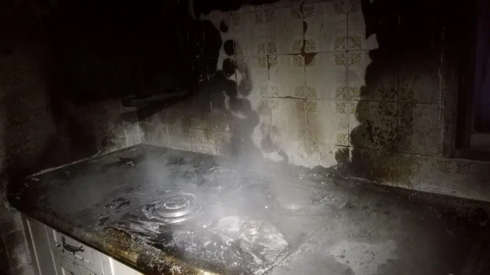 La cocina fue la habitación más afectada por el fuego.
