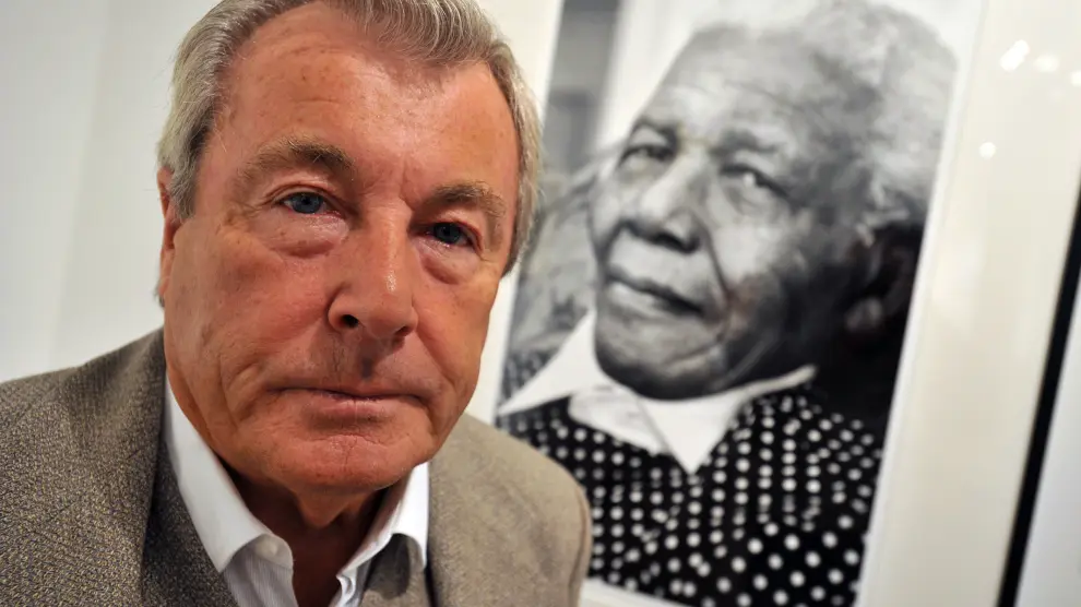 London (United Kingdom).- (FILE) British photographer Terry O'Neill poses in front of his work 'Nelson Mandela at 90' during a press preview of the charity auction 'Art for Africa' held at Sotheby's auction house in London, Britain, 16 September 2009. Terry O'Neil has died at the age of 81, it was announced 17 November 2019. (Reino Unido, Londres) EFE/EPA/DANIEL DEME *** Local Caption *** 01863067 Terry O'Neill obit