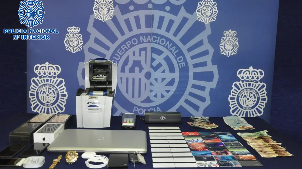 Objetos incautados por la Policía Nacional a los dos brasileños detenidos en Calatayud.