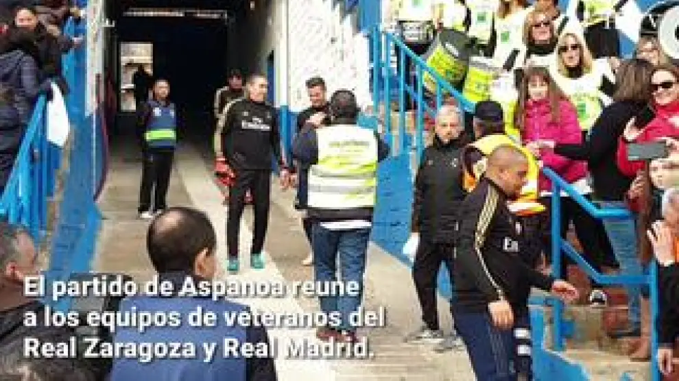 Veteranos del Real Zaragoza y del Real Madrid se han enfrentado en La Romareda por una causa solidaria.