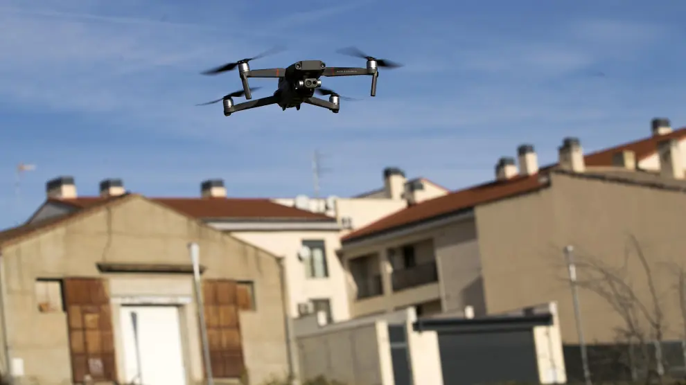 Vuelo en pruebas del dron sobre el parque fluvial de Zuera.