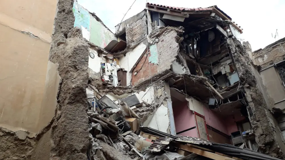 Rescatan a una familia que quedó atrapada tras el derrumbe de una casa en Tarazona