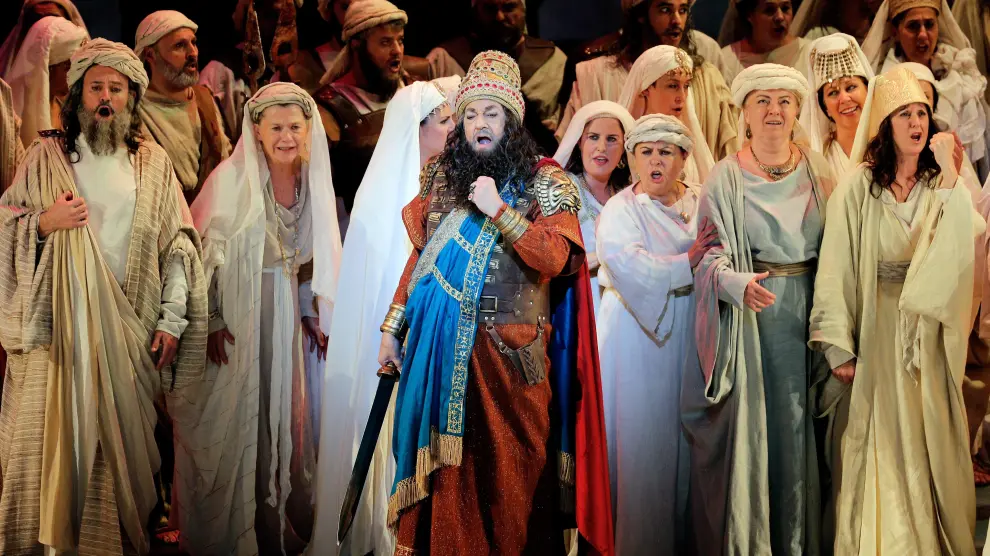 Plácido Domingo se reencontró la noche de este lunes con el público del Palau de les Arts de Valencia con 'Nabucco'.