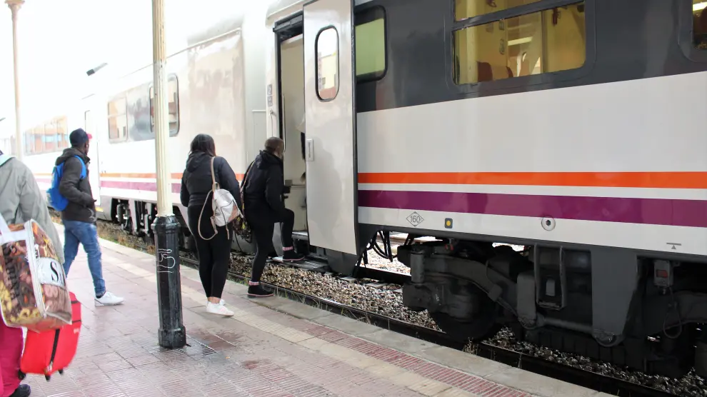 La estación de ferrocarril de Binéfar no facilita el acceso a personas con movilidad reducida