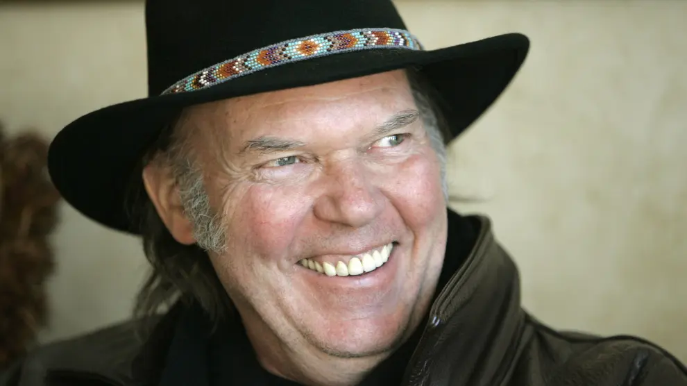 Neil Young, sonriente con su nuevo disco.