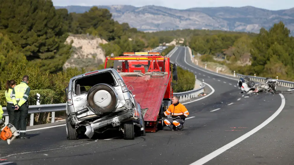 Imagen de uno de los vehículos implicados en el accidente ocurrido en la A-7, a la altura de Alicante.