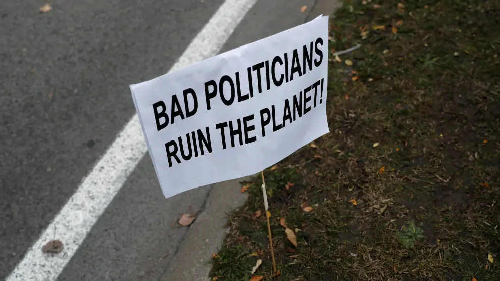 Un símbolo de una protesta contra el cambio climático a las puertas de la Cumbre del Clima, en Madrid.