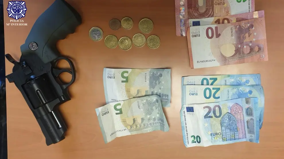 El atracador robó en la sucursal bancaria cien euros