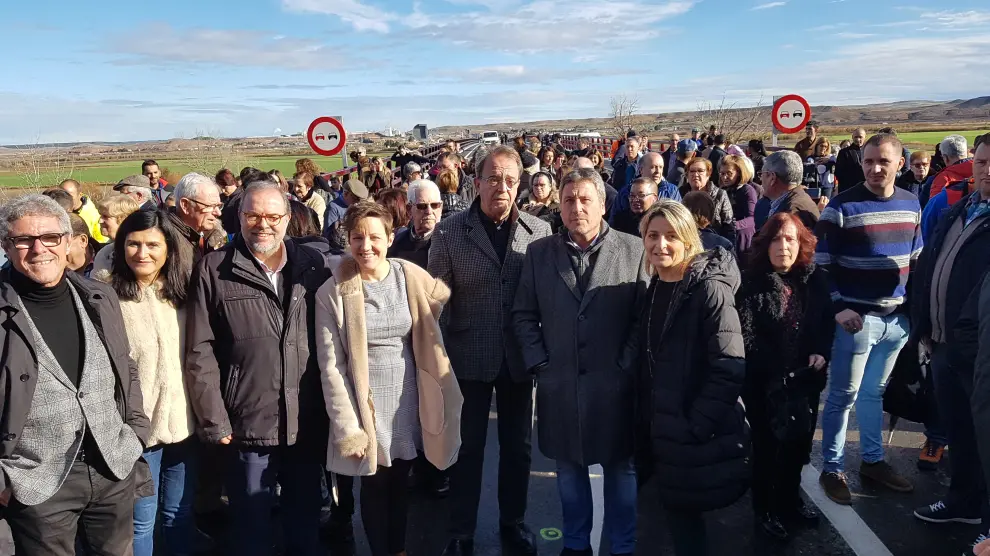 Inauguración y reapertura al tráfico del puente sobre el río Ebro en Gelsa