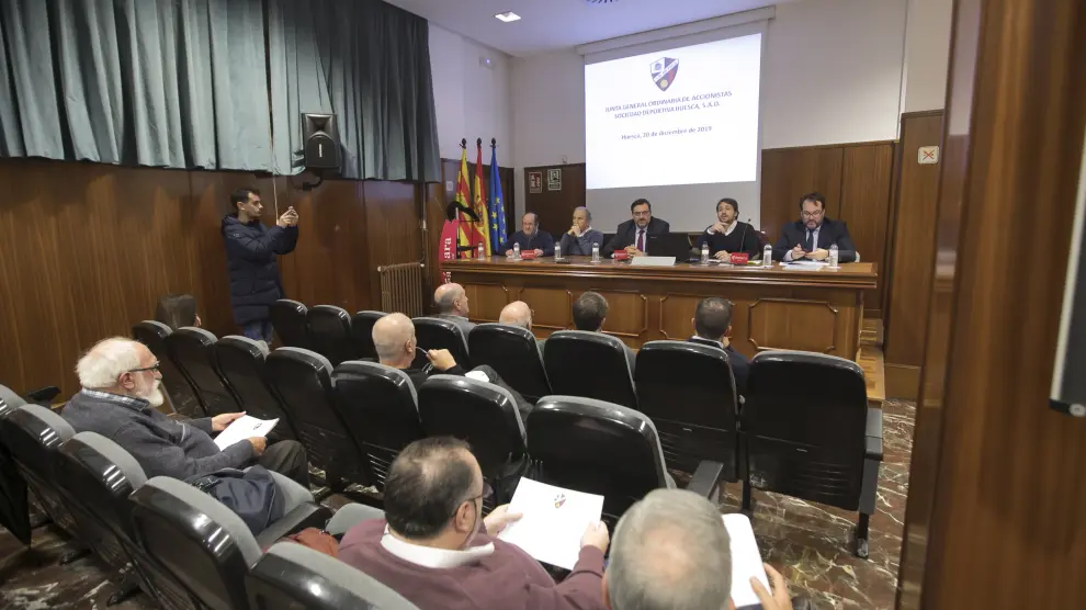 La SD Huesca celebró su junta general ordinaria de accionistas en la Cámara de Comercio.