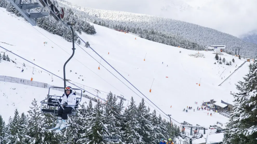 Imagen de Cerler, este sábado, con nieve reciente.