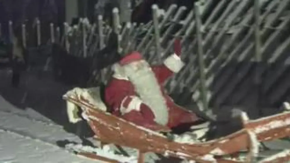Santa ha abandonado su casa en Laponia con su trineo cargado de regalos