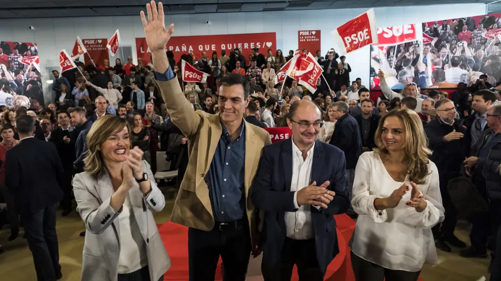 Mitin del PSOE con Pedro Sánchez, Javier Lambám, Susana Sumelzo y Pilar Alegría el 7 de abril