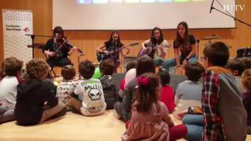 Este sábado ha tenido lugar, en el Patio de la Infanta de Zaragoza, la 9ª edición del concierto 'Pequepop' de música pop y rock dirigida a los niños.