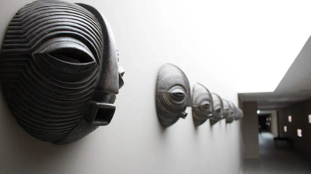 Una máscara africana similar a la que se llevaron del Hotel-Balneario de Segura.