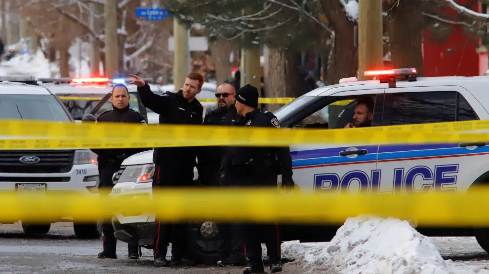 Agentes de la Policía de Ottawa, en el lugar de los hechos.