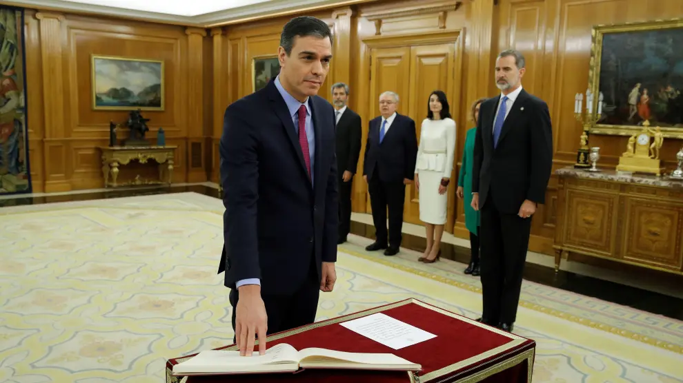 Sánchez ha cumplido con la fórmula de prometer por su "conciencia y honor" el compromiso de presidir el nuevo Gobierno de España.