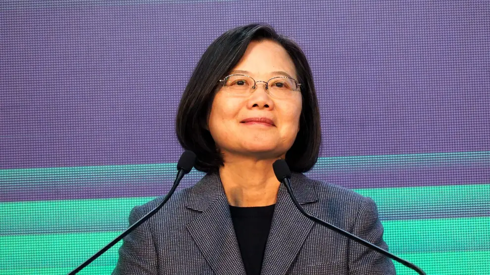 Taipei (Taiwan), 11/01/2020.- Taiwan President Tsai Ing-wen smiles on stage after learning the results of the presidential election, in Taipei, Taiwan, 11 January 2020. Tsai Ing-wen was re-elected as Taiwan's president on 11 January after a landslide victory over Kaohsiung city Mayor Han Kuo-yu, from Taiwan's China-friendly opposition KMT party. EFE/EPA/DAVID CHANG Tsai Ing-wen re-elected as Taiwan's president