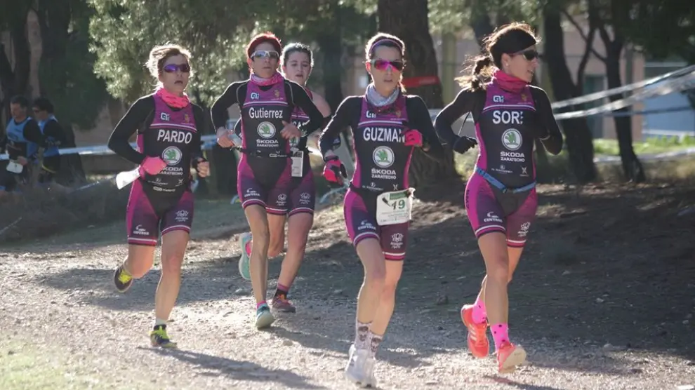 El equipo femenino de Octavus Triatlón–Skoda Zaratecno (Pardo, Soria, Guzmán, Gutierrez, Juste)