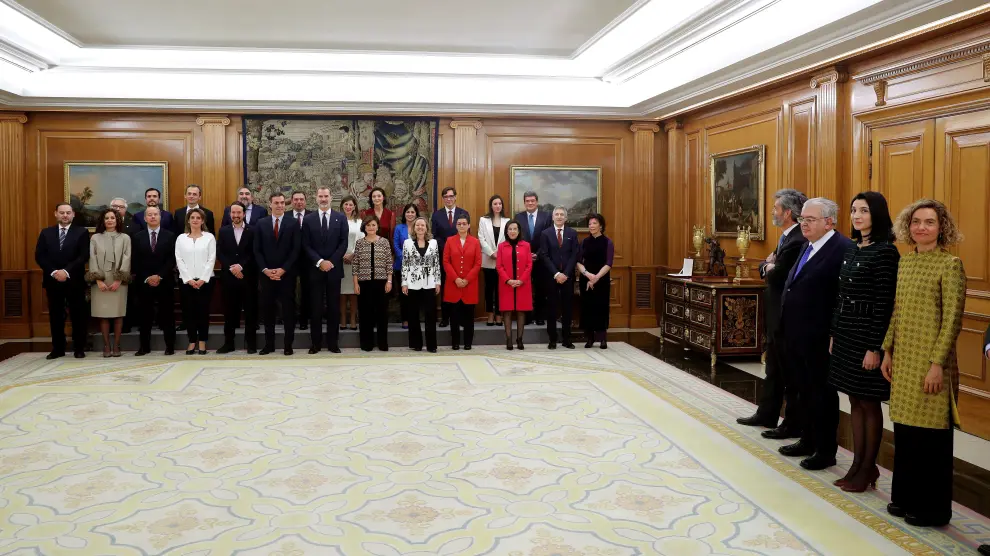Meritxell Batet, en primer término a la derecha, en la toma de posesión del nuevo Gobierno, en el que está su pareja, el ministro de Justicia, Juan Carlos Campo.